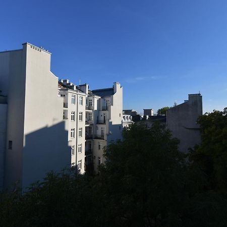 Wilcza 3: Spacious 4-Person Apartment with Courtyard Balcony Warsaw Exterior photo